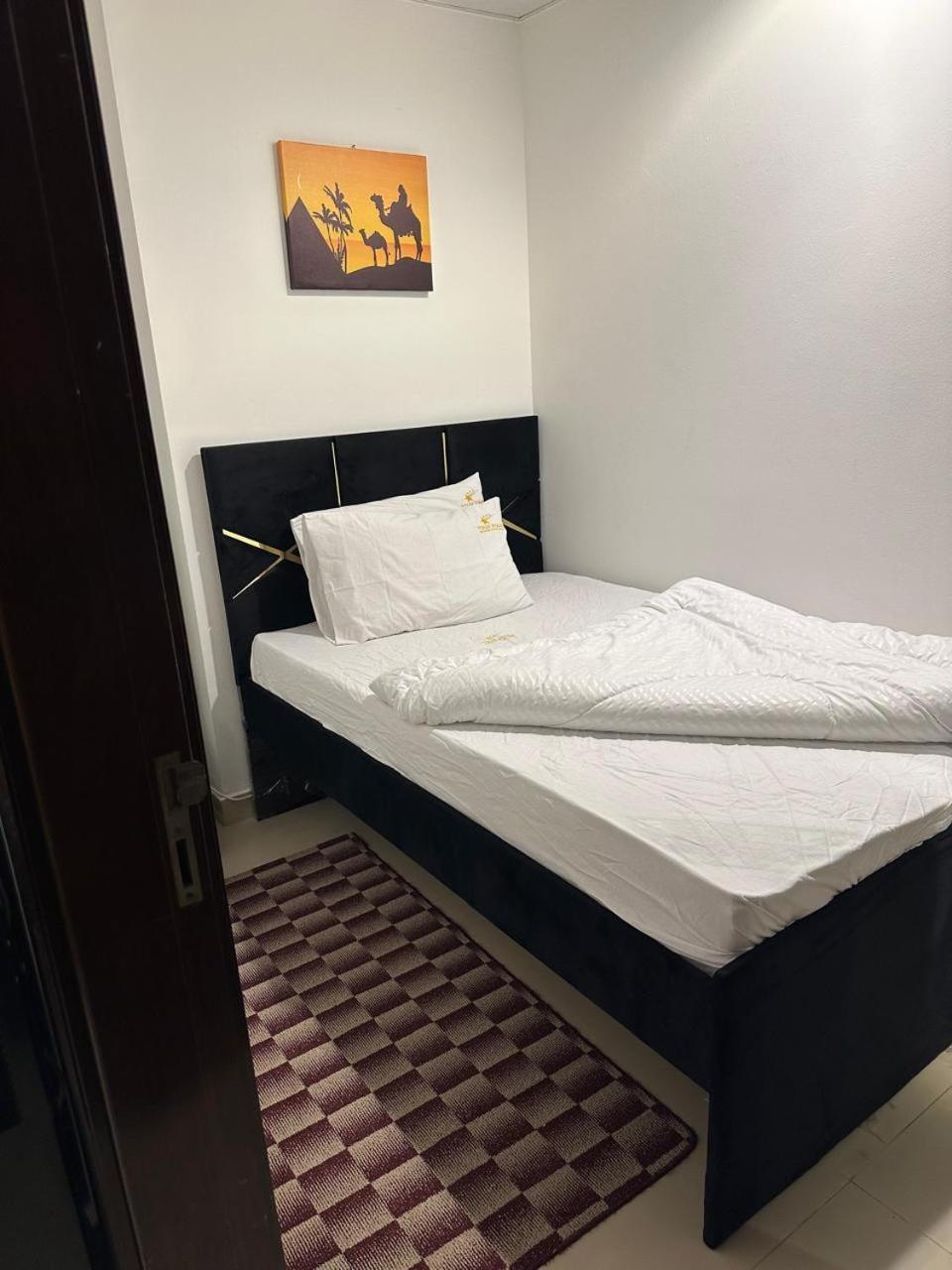 Four Stars Hostel Dubai Exterior photo