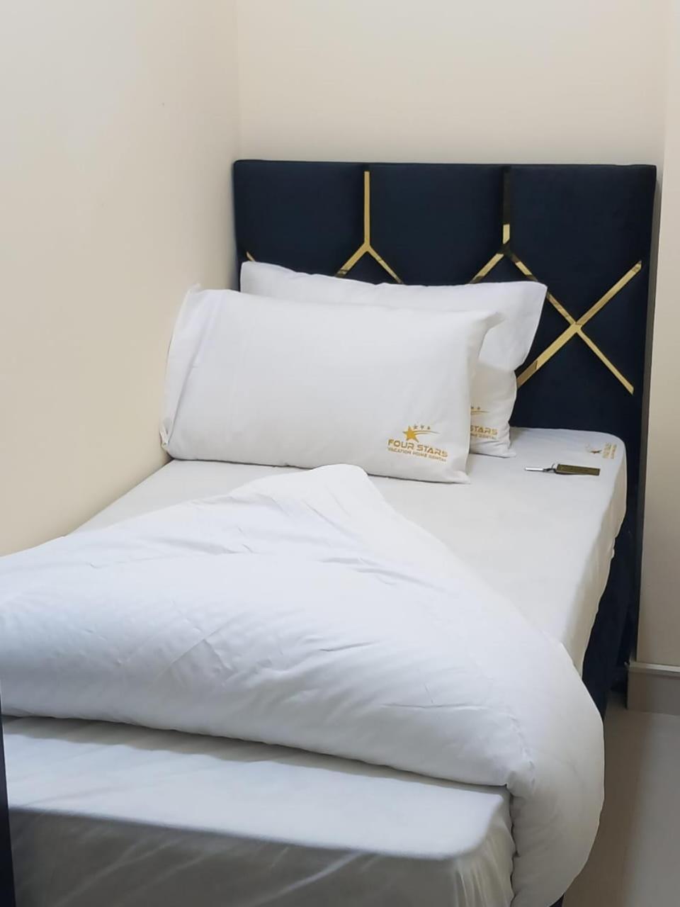 Four Stars Hostel Dubai Exterior photo